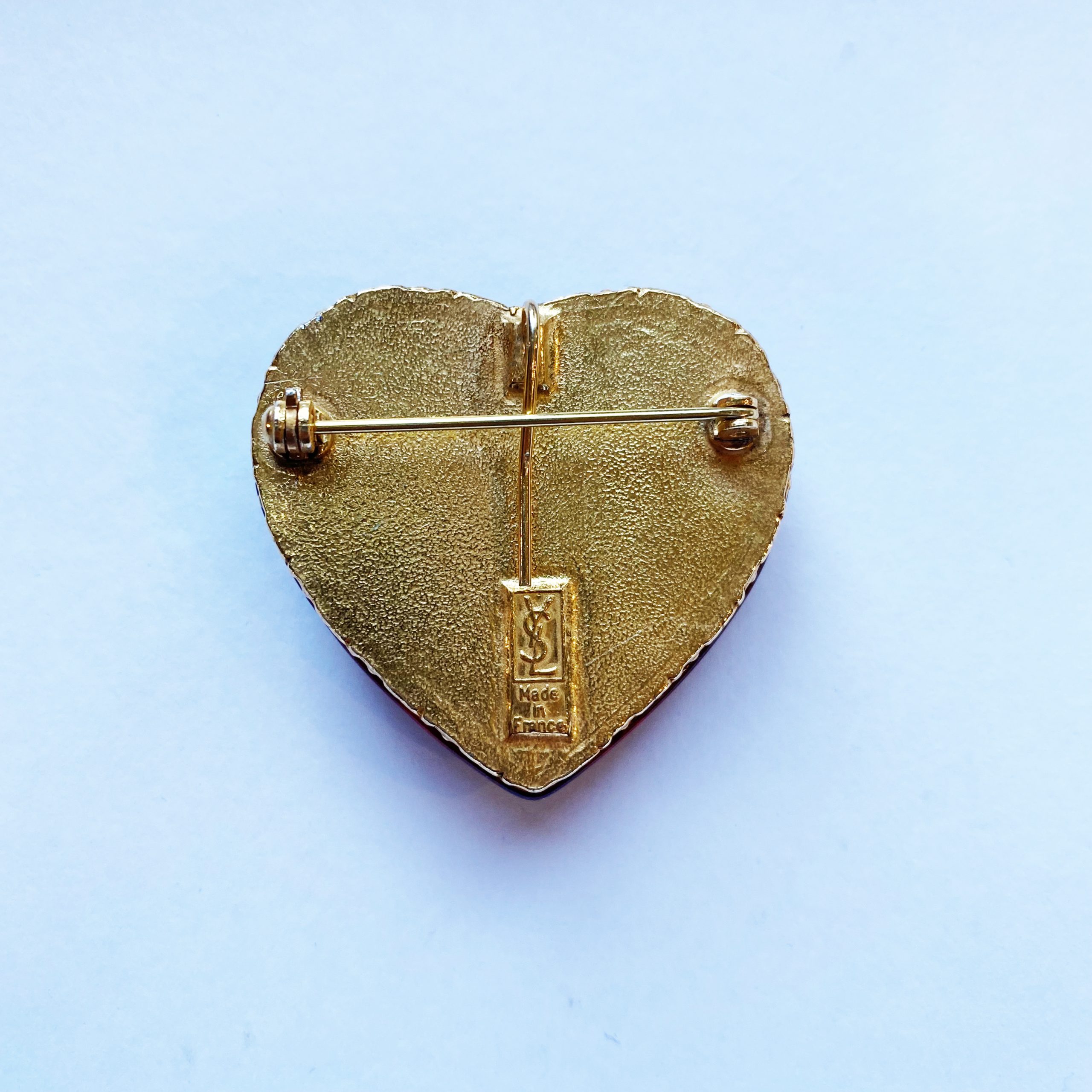 Broche YSL Cœur résine ambre – Image 2